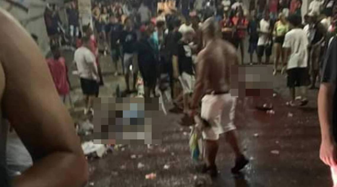 Jovem de 22 anos e adolescente de 15 foram atingidos após passagem de bloco em S. João de Meriti - WhatsApp O Dia (98762-8248)