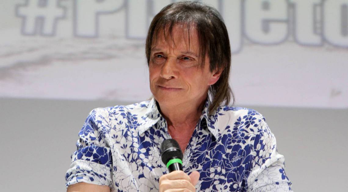 16/02/2020 - AGENCIA DE NOTICIAS - PARCEIRO - Roberto Carlos durante  entrevista a jornalistas no início da noite deste domingo (16), no cruzeiro 'Emoções em Alto Mar', que está atracado em Búzios, na Região dos Lagos, no Rio, neste domingo(16). Foto: Onofre Veras/Parceiro/Agência O Dia