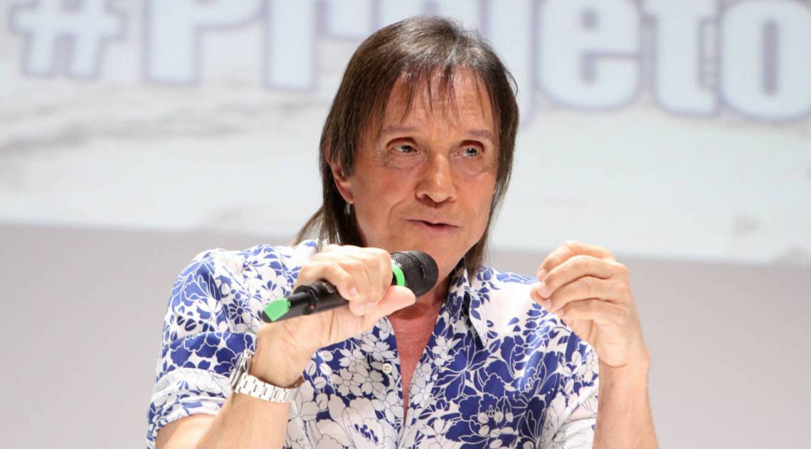 16/02/2020 - AGENCIA DE NOTICIAS - PARCEIRO - Roberto Carlos durante  entrevista a jornalistas no início da noite deste domingo (16), no cruzeiro 'Emoções em Alto Mar', que está atracado em Búzios, na Região dos Lagos, no Rio, neste domingo(16). Foto: Onofre Veras/Parceiro/Agência O Dia