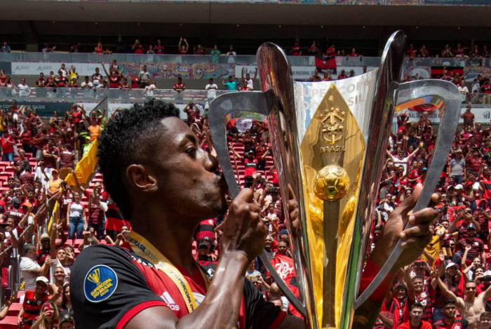 Comentarista diz temer que Flamengo aumente abismo financeiro para rivais: Faz mal pro futebol brasileiro