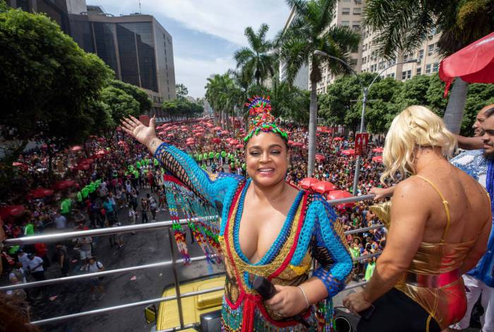 A cantora Preta Gil comandou uma multidão de mais de 320 mil pessoas, ontem, no Centro da Cidade