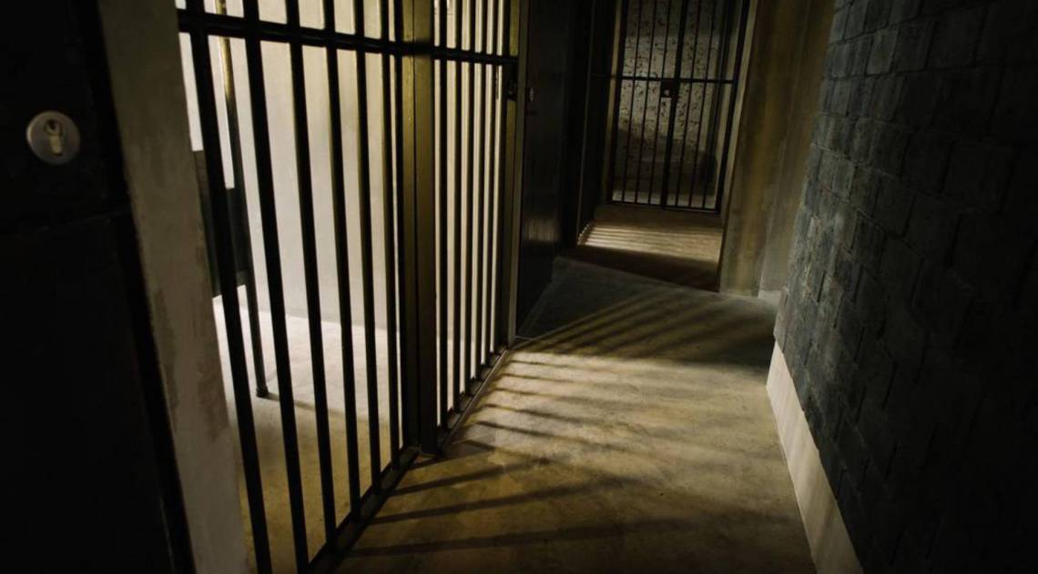 Um homem que já estava preso foi condenado a mais 15 anos de reclusão depois de estuprar, bater, raspar a cabeça e marcar o seu nome na pele de uma mulher durante visita íntima na penitenciária de São Bernardo do Campo, no ABC Paulista
 - Reprodução 