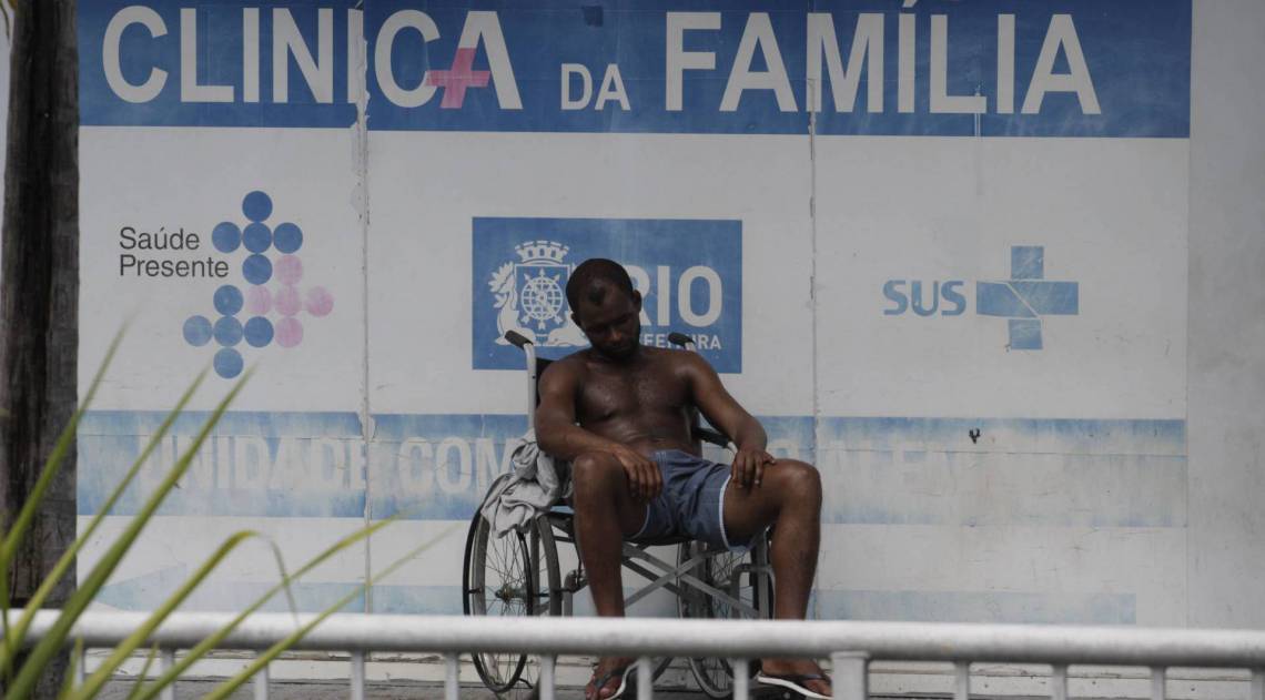 Retrato da Saúde no Rio: redução do quadro de funcionários e população sofrendo à míngua - Cléber Mendes