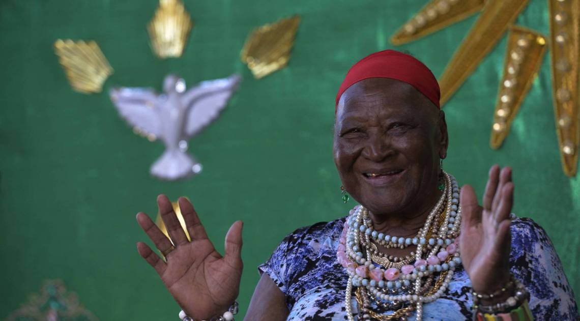 Aos 96 anos, Dona Odilia, a benzedeira mais antiga do Brasil, vai estrear na Sapucaí na próxima sexta-feira - Fábio Costa