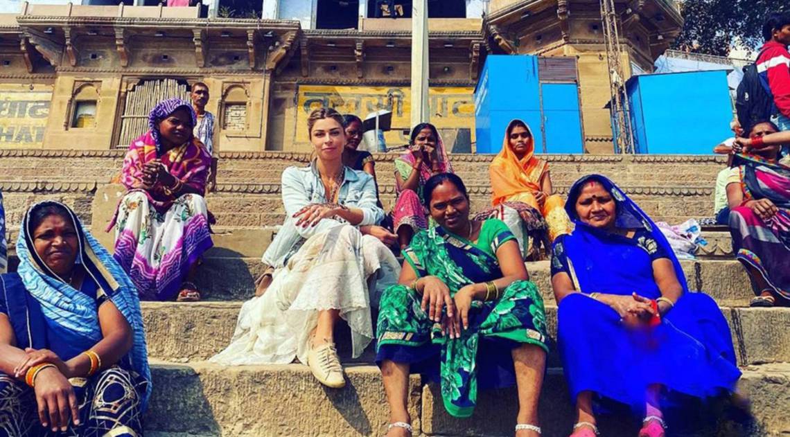 Grazi Massafera mostra como está sendo a viagem com Caio Castro à Índia