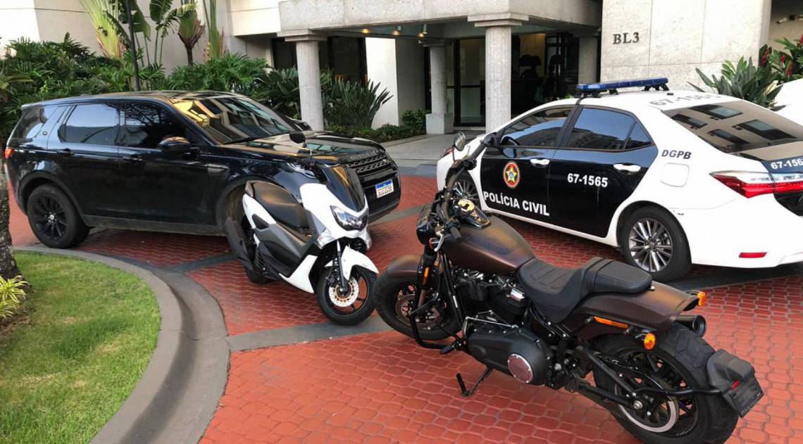 Investigados foram presos em condom&iacute;nio de luxo - Divulgação / Polícia Civil