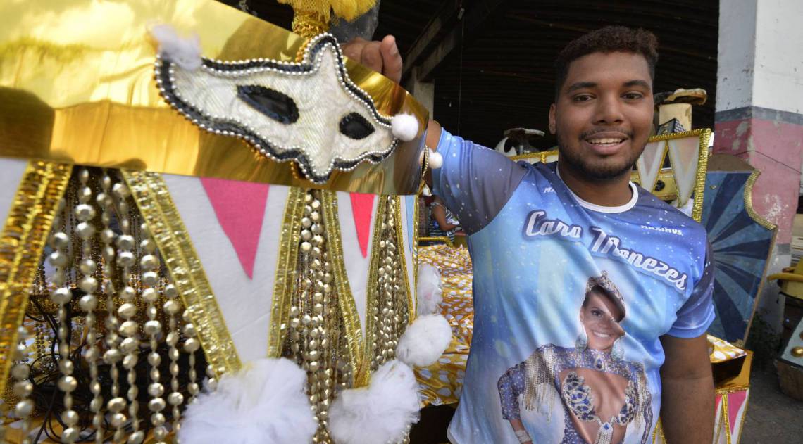 Carnavalesco Caaio Araujo já foi mestre-sala e diretor de Carnaval