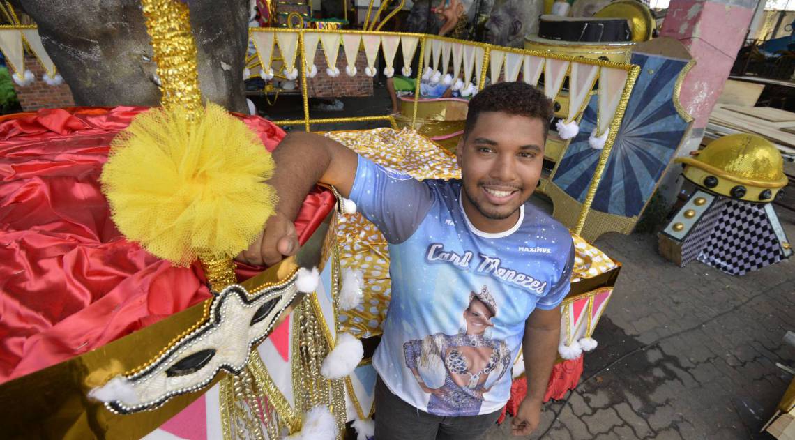 2020-02-19 - Rio de Janeiro  -  Especial carnaval 2020  na Entendente MagalhÃ£es na zona norte do Rio, barracÃ£o usado por todas as escolas em Oswaldo Cruz, o carnavalesco Caio AraÃºjo da Escola de Samba Vila Santa Tereza Foto: Fabio Costa/Agencia O Dia