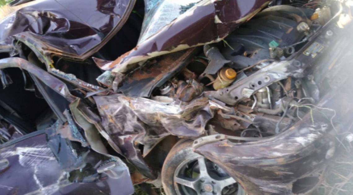 O que restou do carro acidentado no qual morreu Maria de Lourdes Ferreira, de 86 anos, na BR-101 em Ibitioca, distrito de Campos - Reprodução