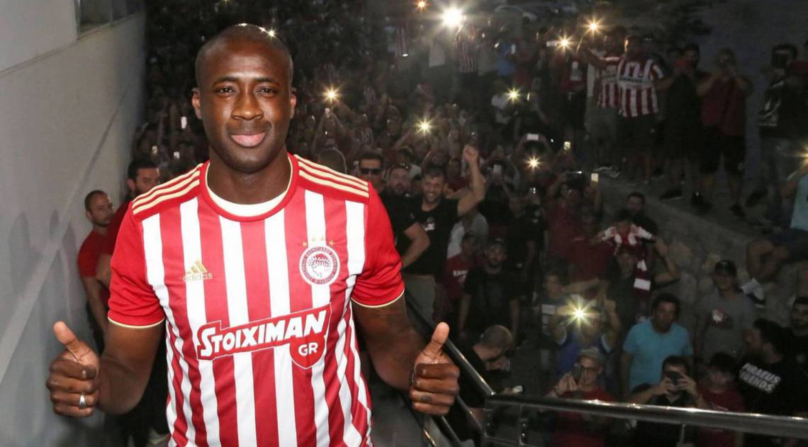 Touré já defendeu clubes como Barcelona, City e Olympiacos  - Divulgação / Olympiacos
