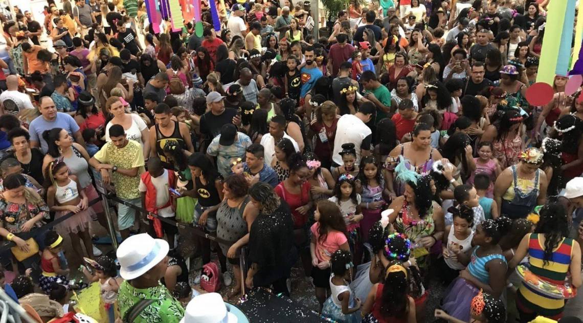 Edição do ano passado do Bailinho de Carnaval do Caxias Shopping