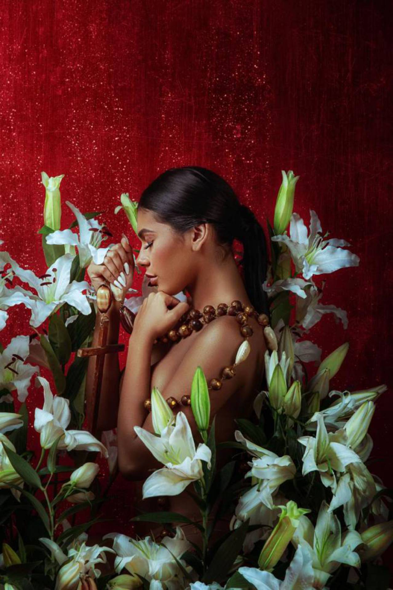 Pocah posa nua em ensaio sobre enredo da Grande Rio