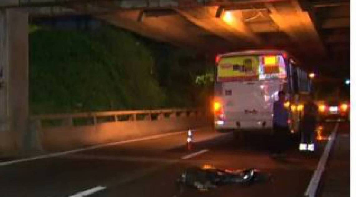 Motociclista morre em acidente no Elevado do Joá  - Reprodução / TV Globo 