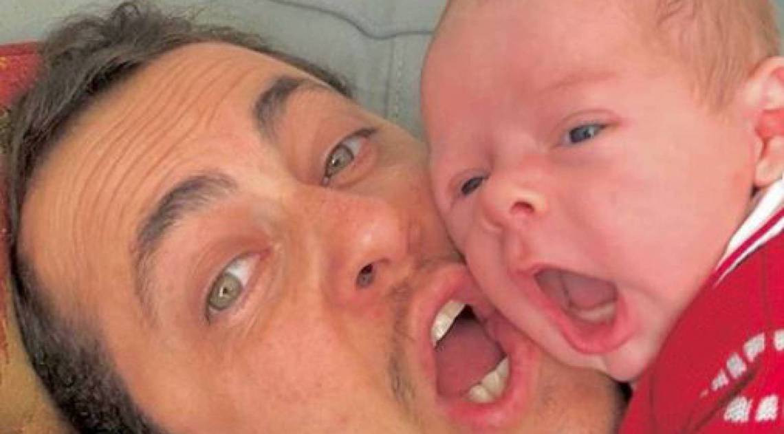 Thammy Miranda posta fotos com filho