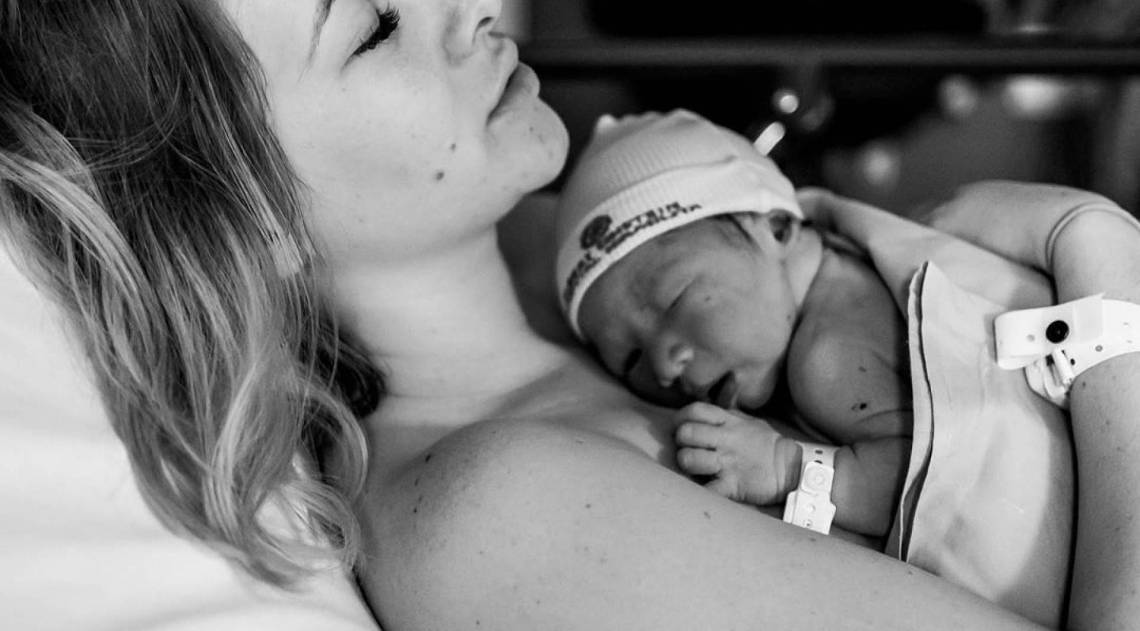 Sammy Lee posta foto do filho dela com Pyong