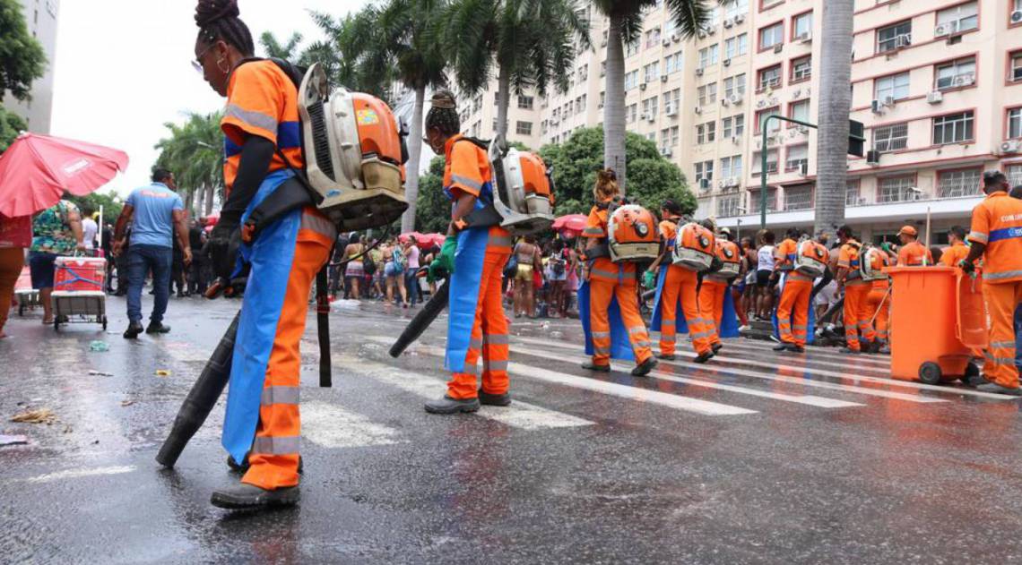 Ao todo a Comlurb removeu 61,4 toneladas de resíduos dos blocos de rua e do Sambódromo - Divulgação 