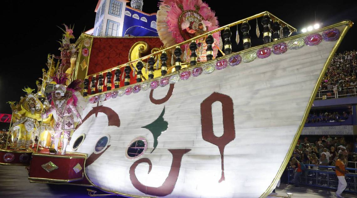 Est&aacute;cio foi a primeira escola a desfilar neste domingo