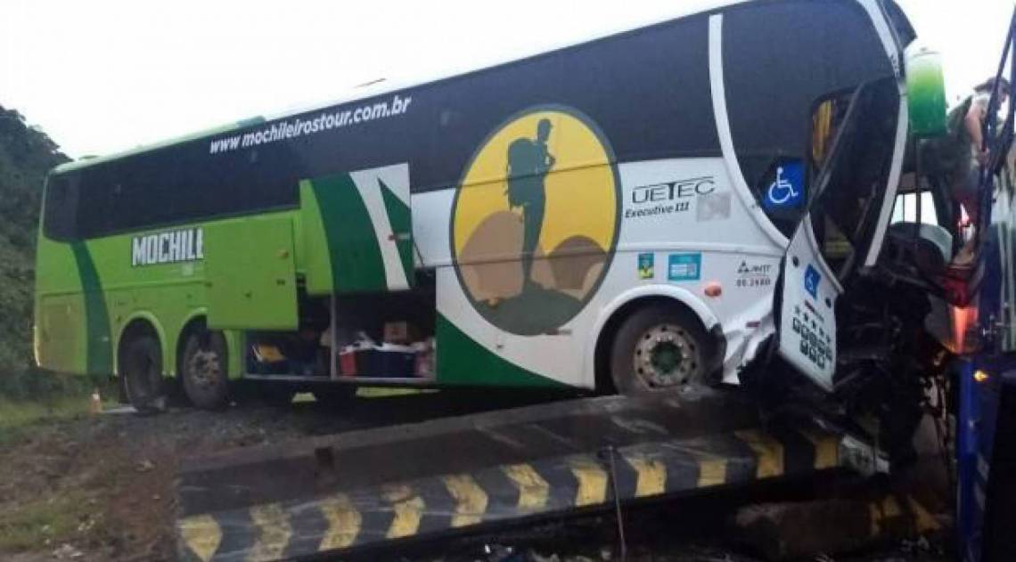 Ônibus de turismo seguia de Minas Gerais com destino ao Rio de Janeiro - Reprodução/Redes Sociais