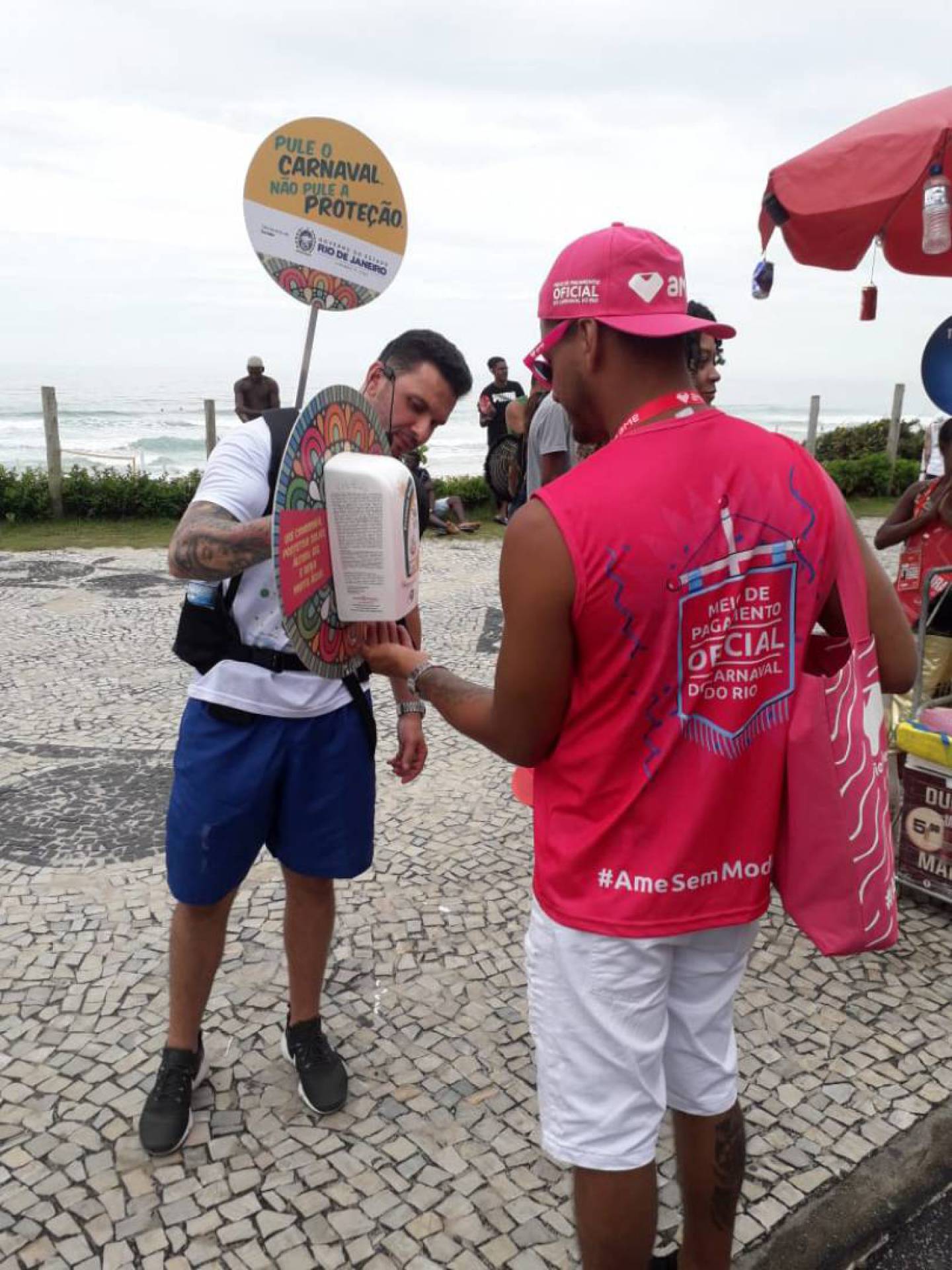 Uma das ações ocorre na orla de Copacabana  - Divulgação 