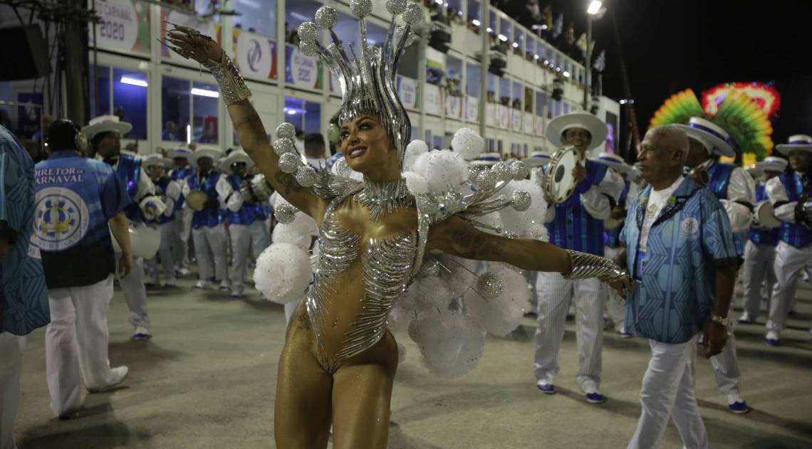 A modelo Aline Riscado durante desfile da Escola de Samba Vila Isabel, v&aacute;lido pelo Grupo Especial do Carnaval 2020, realizado na Marqu&ecirc;s de Sapuca&iacute;, no Centro do Rio de Janeiro, nesta segunda-feira (24). Foto: Daniel Castelo Branco/Agencia O Dia