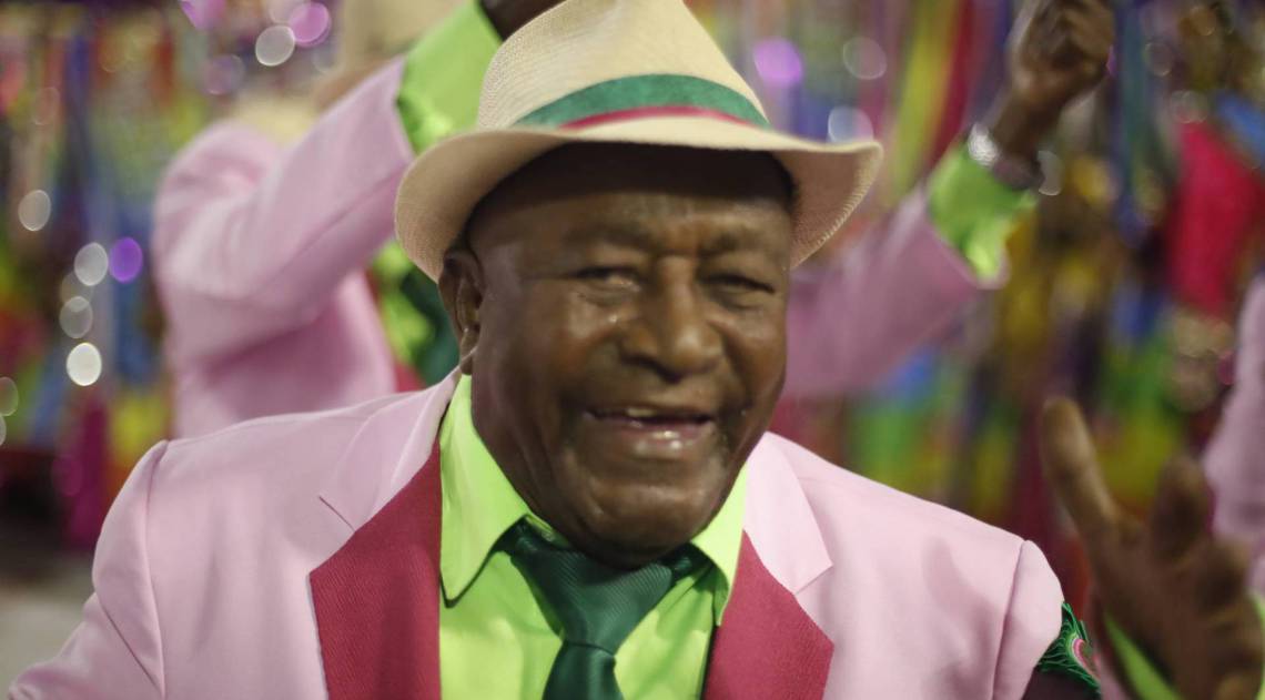 Mangueira foi a terceira escola a desfilar no domingo