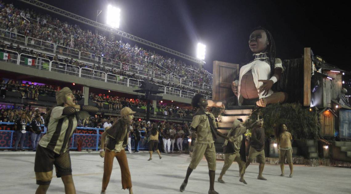 Ilha foi a sexta escola a desfilar neste domingo