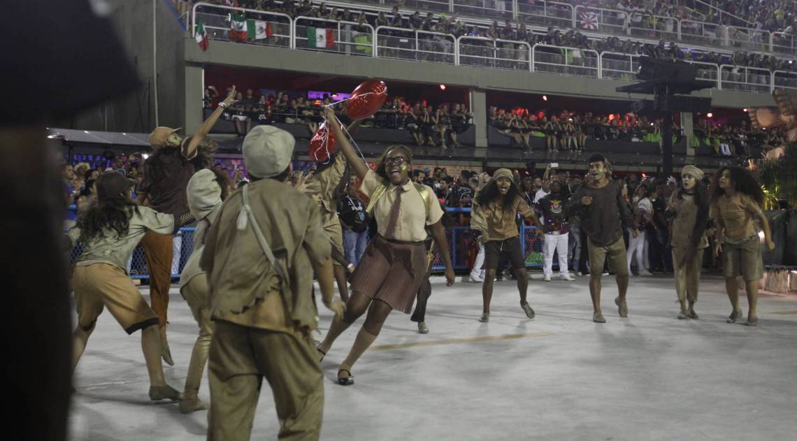 Ilha foi a sexta escola a desfilar neste domingo