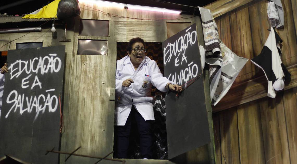 Ilha foi a sexta escola a desfilar neste domingo