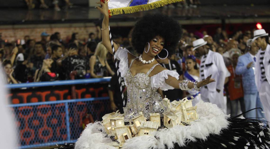 Ilha foi a sexta escola a desfilar neste domingo