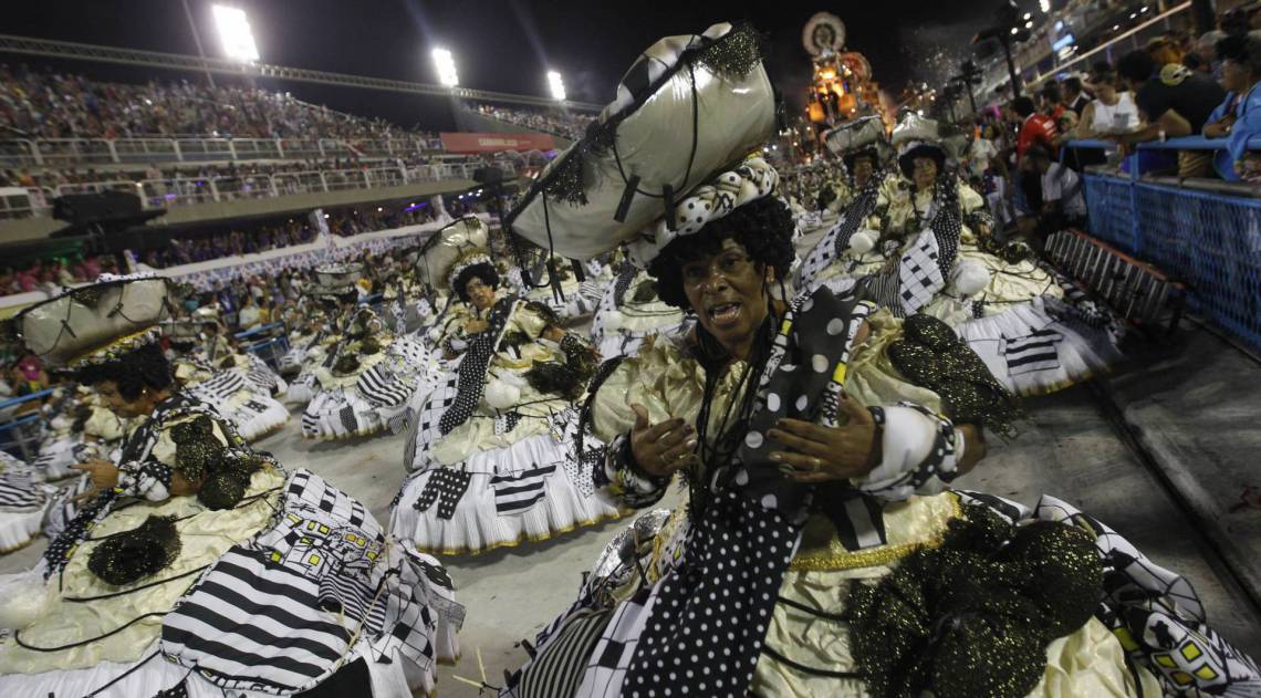 Ilha foi a sexta escola a desfilar neste domingo