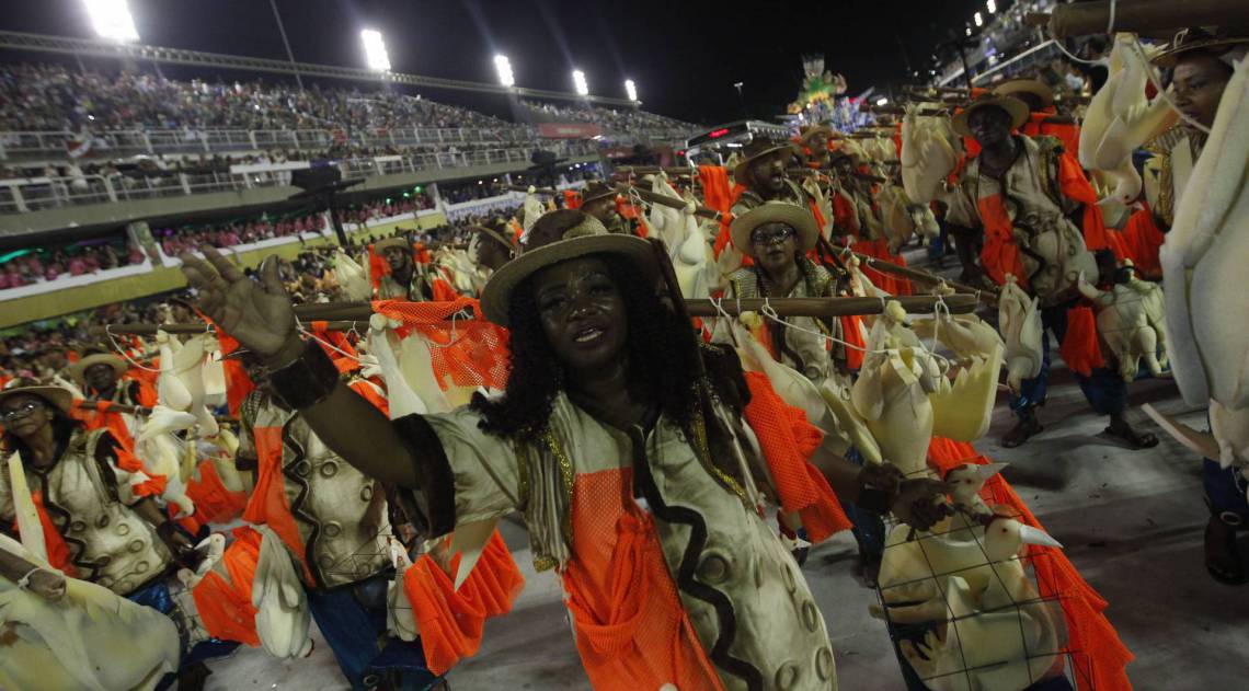 Ilha foi a sexta escola a desfilar neste domingo
