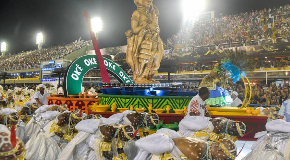 Carros alegóricos da Grande Rio representavam as raízes ancestrais 