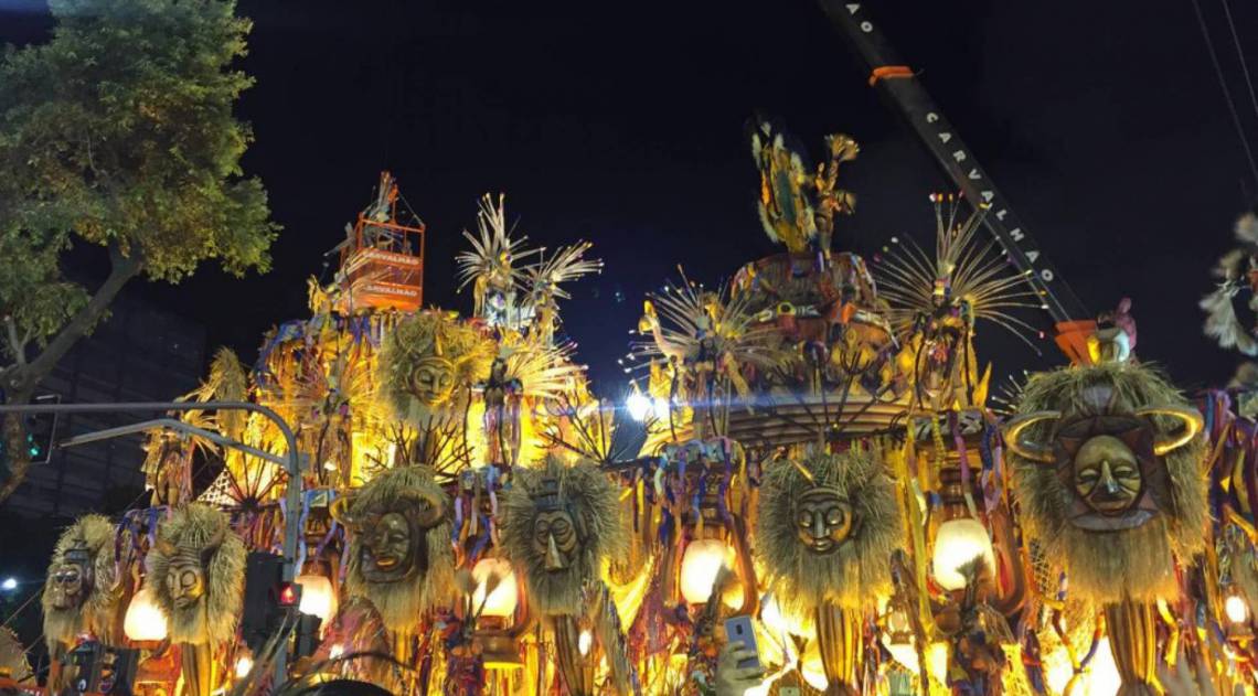 Carro da Grande Rio com problemas - Gabriel Sobreira