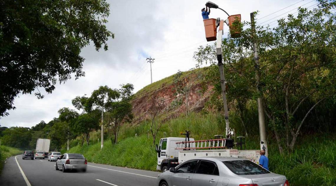 Servi&ccedil;os como troca de l&acirc;mpadas, reatores, rel&eacute;s, fotoc&eacute;lulas e bases, al&eacute;m da reconstru&ccedil;&atilde;o de redes, ser&atilde;o realizados - Divulga&ccedil;&atilde;o