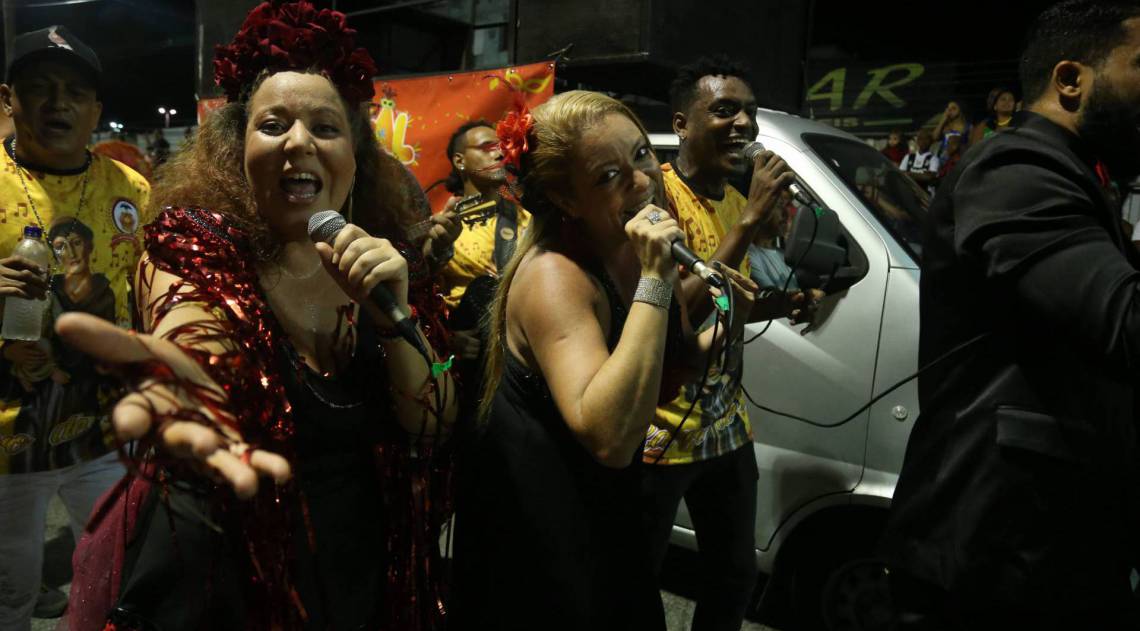 Rio,23/02/2020-CAMPINHO, Carnaval 2020, Intendente Margalhaes. Carnaval na Zona Norte na foto, desfile da Rosa de Ouro, dono do taxi.Foto: Cleber Mendes/Agência O Dia