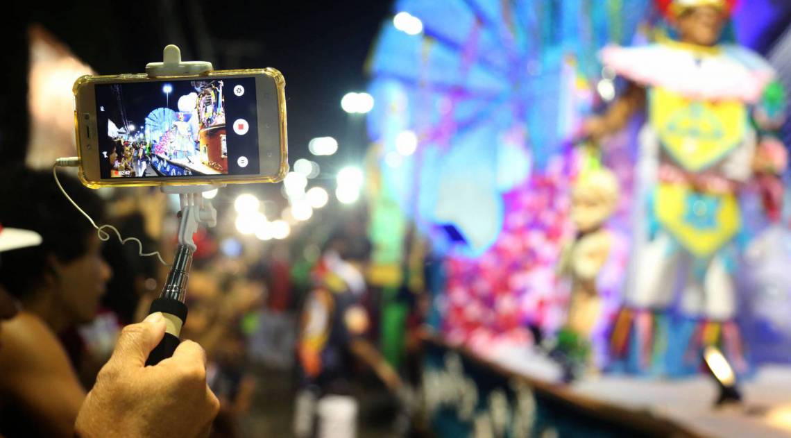 Rio,23/02/2020-CAMPINHO, Carnaval 2020, Intendente Margalhaes. Carnaval na Zona Norte na foto, desfile da Rosa de Ouro, dono do taxi.Foto: Cleber Mendes/Agência O Dia