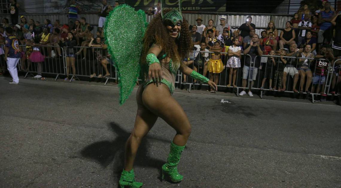 Rio,23/02/2020-CAMPINHO, Carnaval 2020, Intendente Margalhaes. Carnaval na Zona Norte na foto, desfile da Rosa de Ouro, dono do taxi.Foto: Cleber Mendes/Agência O Dia
