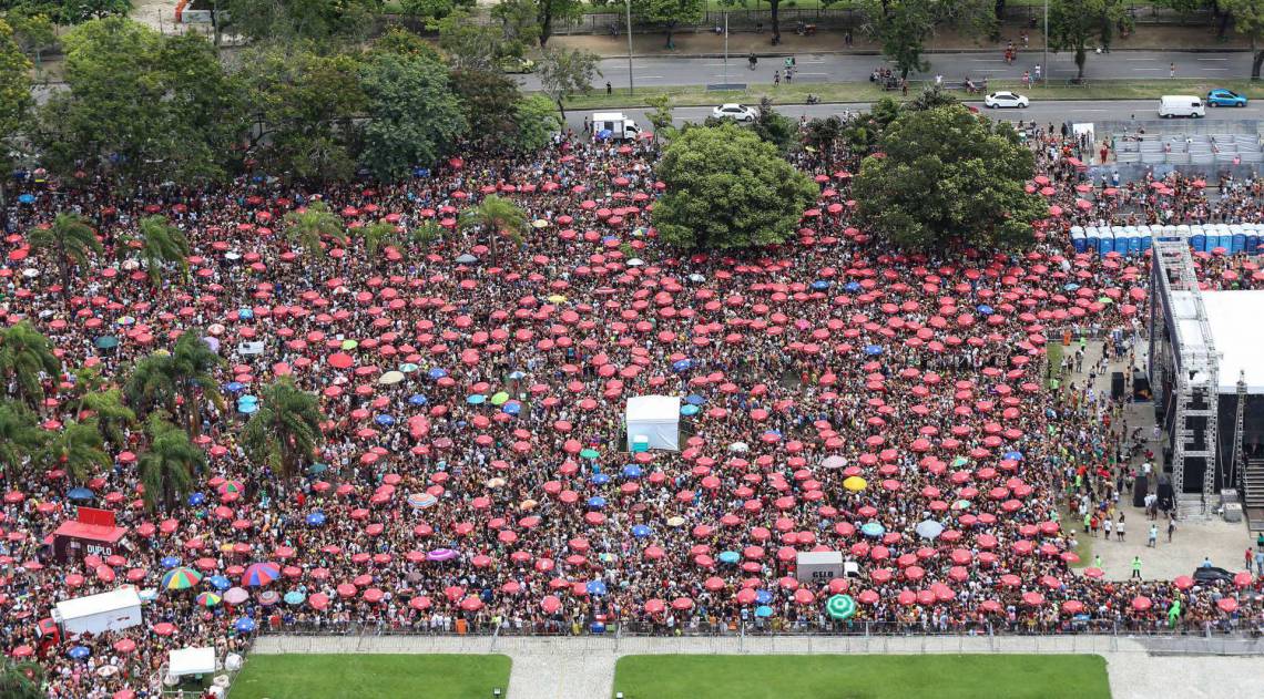 Fotos aéreas do bloco Sargento Pimenta, no Aterro do Flamengo