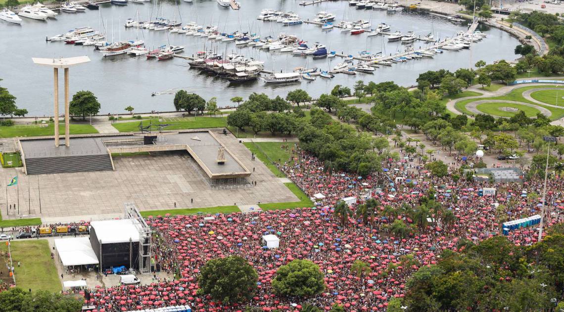 Fotos aéreas do bloco Sargento Pimenta, no Aterro do Flamengo