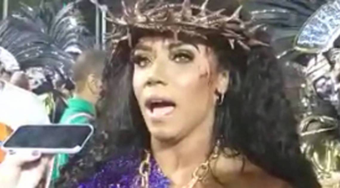 Evelyn Bastos, rainha de bateria da Mangueira