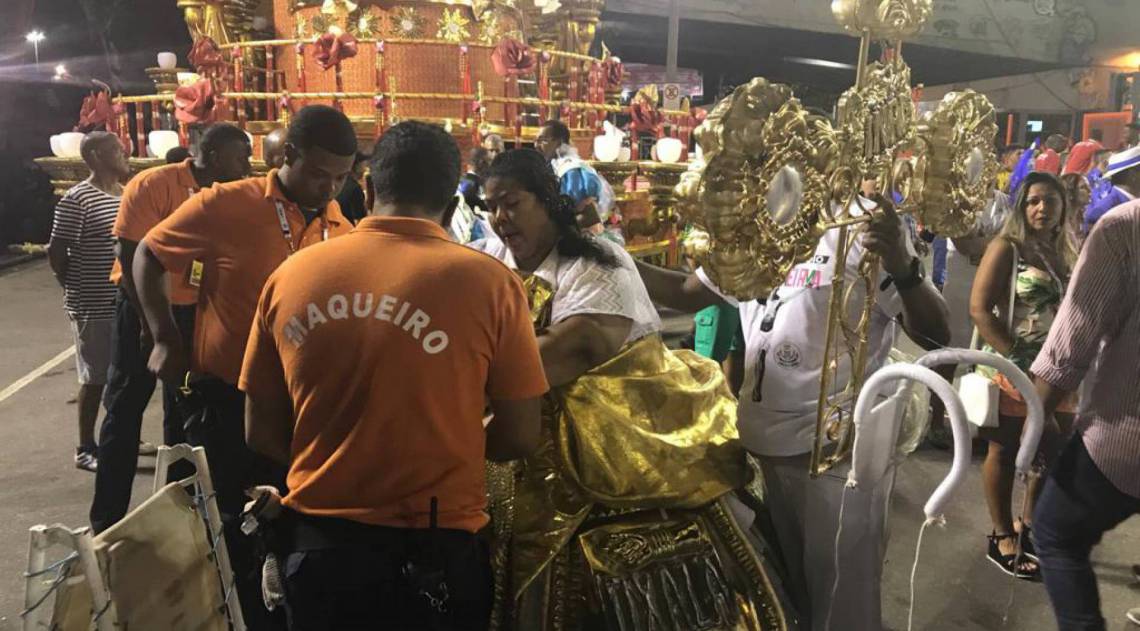 Integrante da Ala das Baianas da Mangueira passou mal e não entrou na Sapucaí - Anderson Justino 