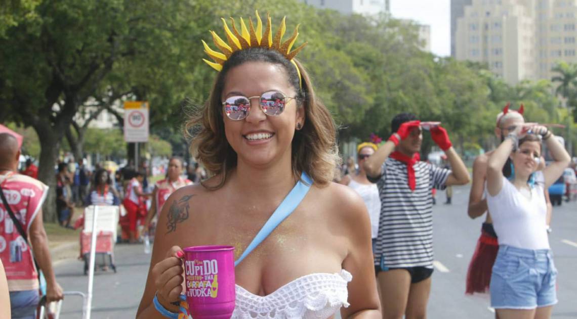 Foli&otilde;es chegando para acompanhar o Sargento Pimenta