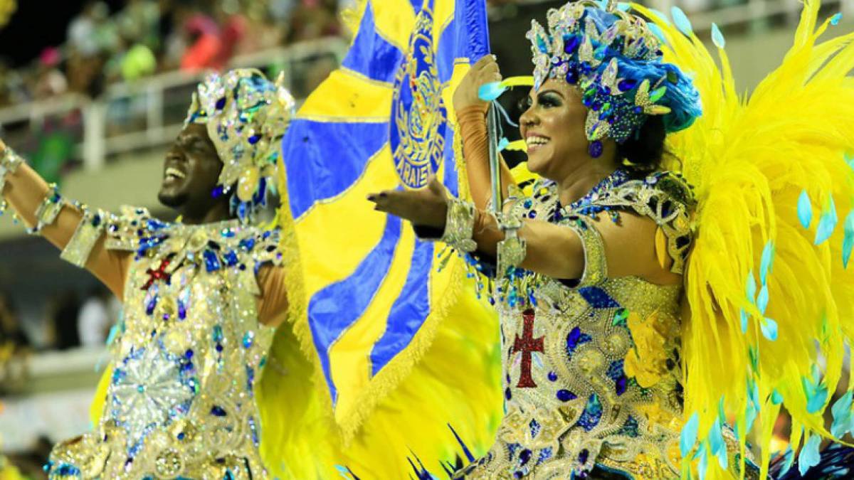 Confira as imagens do desfile da Tuiuti na Marquês de Sapucaí O Dia Carnaval