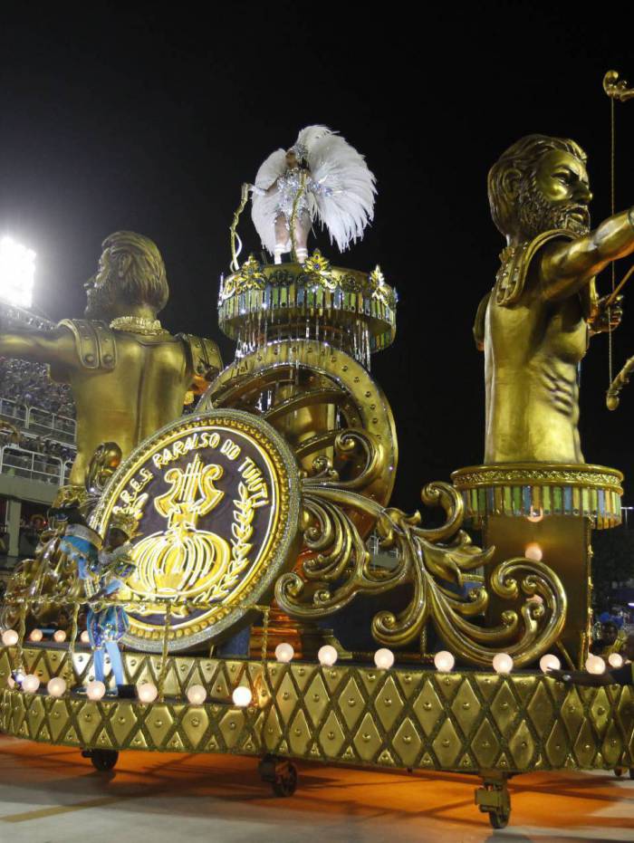 Tuiuti foi a quarta escola a desfilar na Sapucaí no domingo
