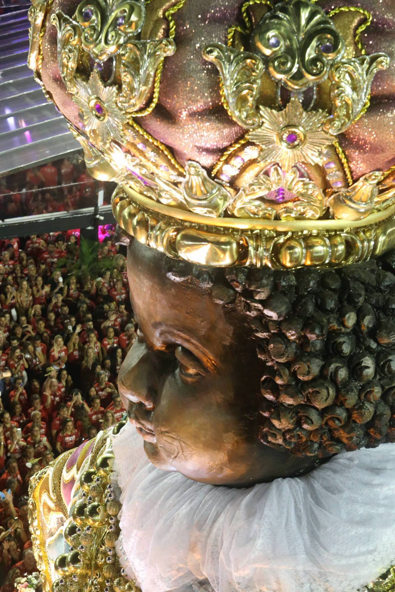 Desfile da Escola de Samba do Grupo Especial, G.R.E.S Estação Primeira de Mangueira, no Sambódromo da Marquês de Sapucaí, no centro da cidade do Rio de Janeiro neste domingo (23). Foto: Daniel Castelo Branco/Agência O Dia