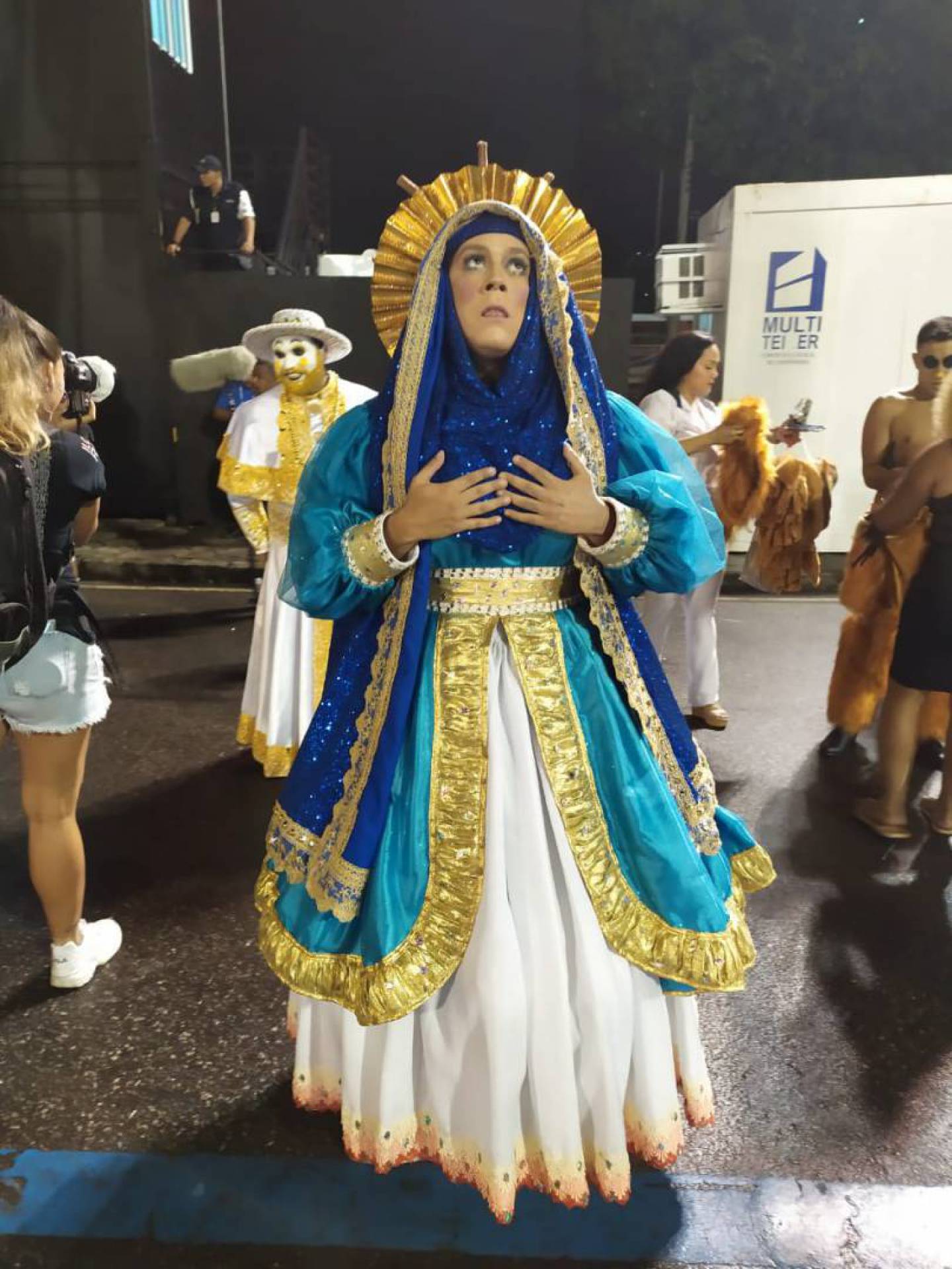 Componente da Comissão de Frente da São Clemente - Adriano Araújo / Agência O Dia