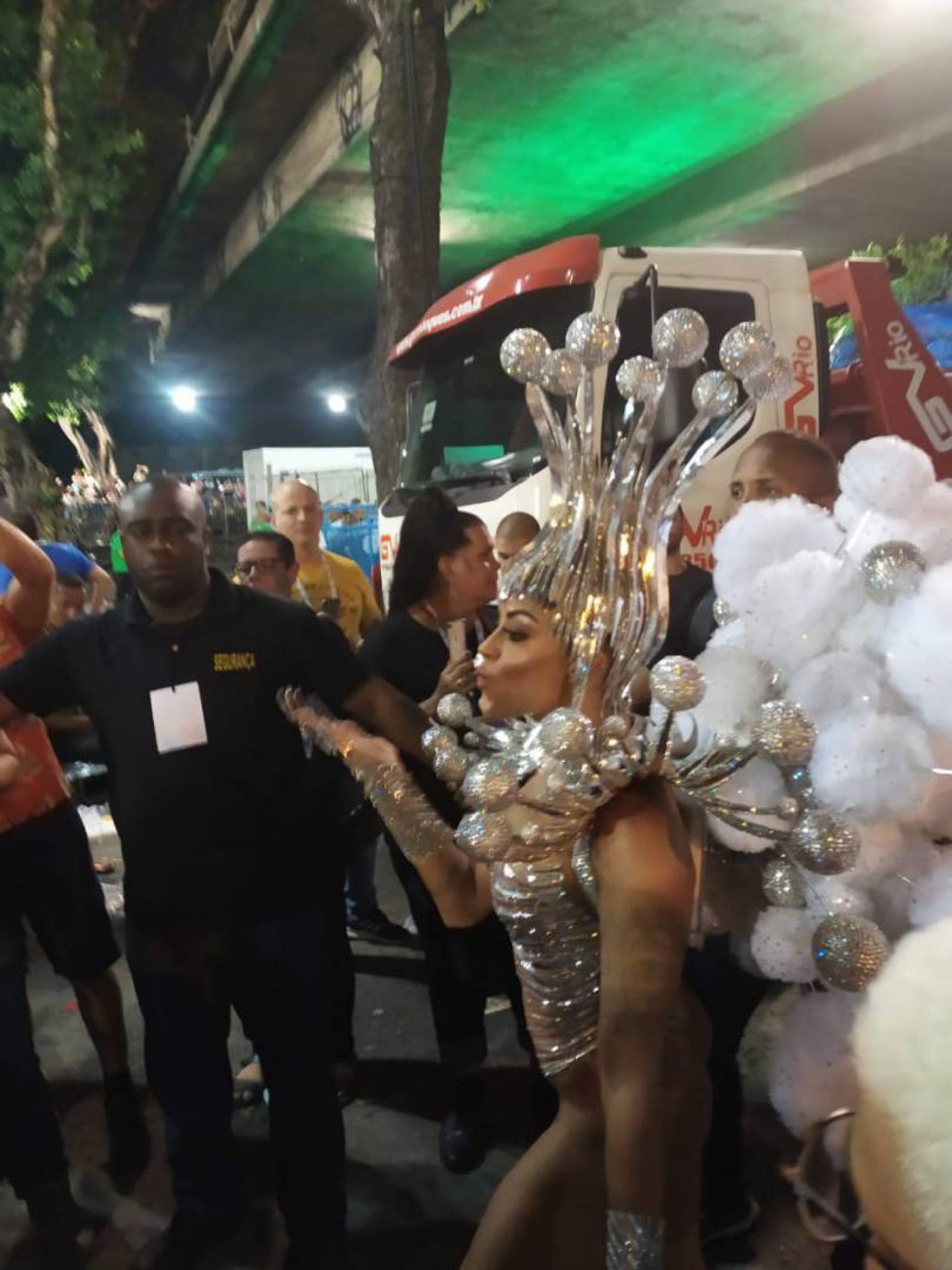 Atriz e bailarina Aline Riscado entra pela primeira vez como rainha de bateria da Vila Isabel nesta segunda-feira - Adriano Araújo/ Agência O DIA