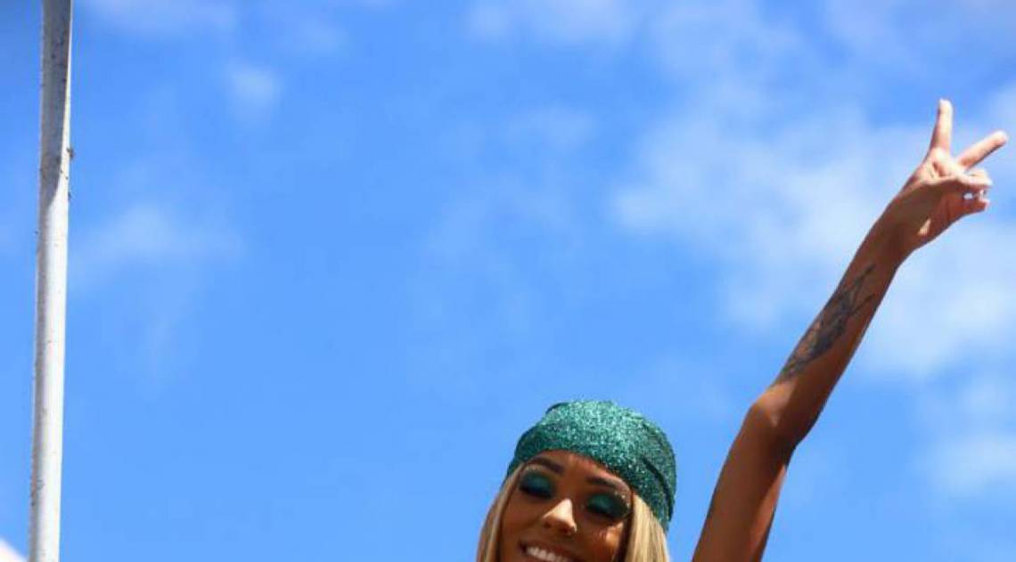 Princesa do bloco e esposa de Ludmilla, a dançarina Bruna Gonçalves marcou presença no Fervo da Lud