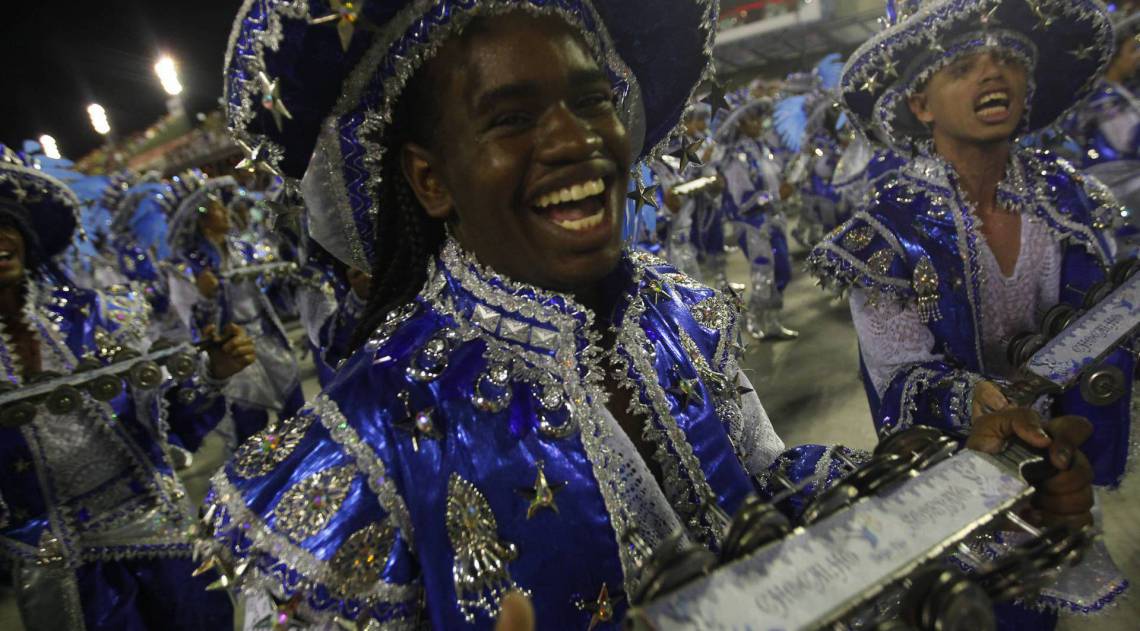 Beija-Flor fechou o &uacute;ltimo dia de desfiles do Grupo Especial