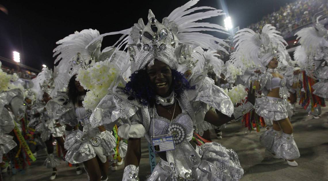 Beija-Flor fechou o &uacute;ltimo dia de desfiles do Grupo Especial